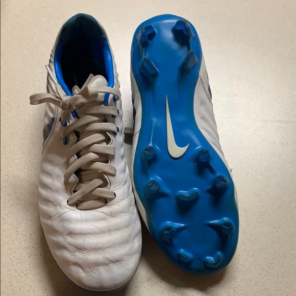 Girls Nike tiempo elite cleats - Picture 3 of 4